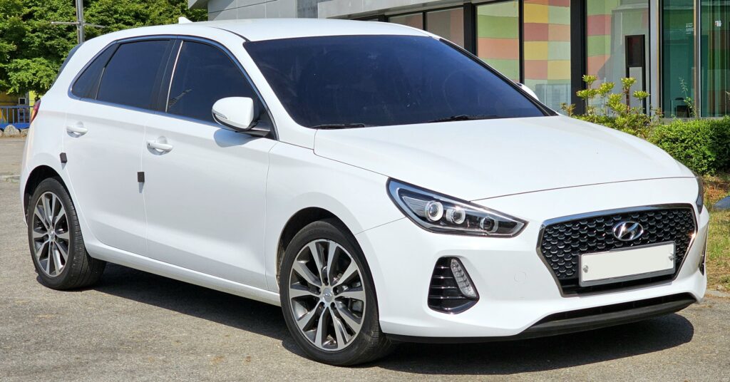 Hyundai_i30_PD_Polar_White_3_cropped
